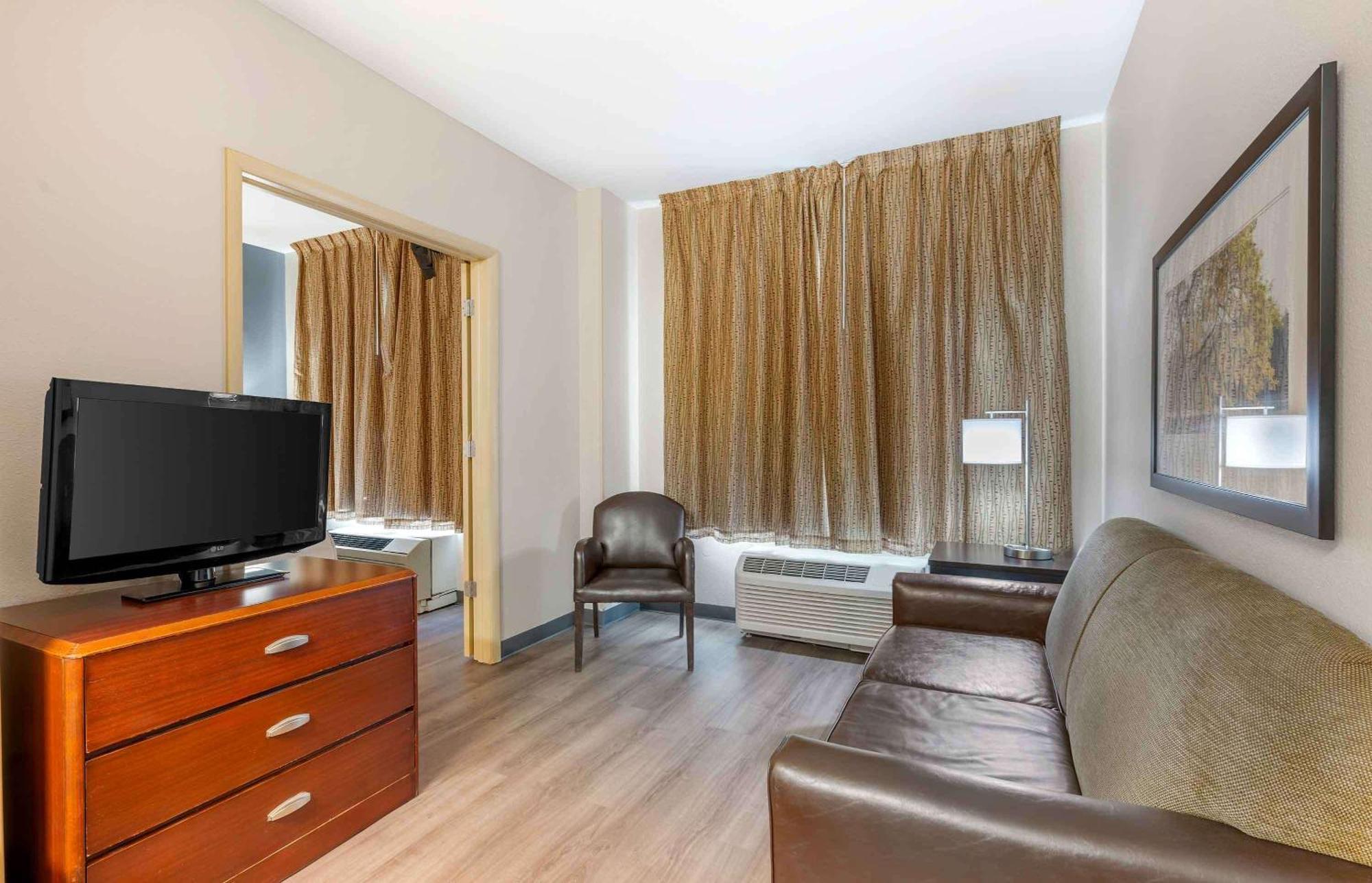 Hotel Extended America - - Airport - W Southern Ave 2*